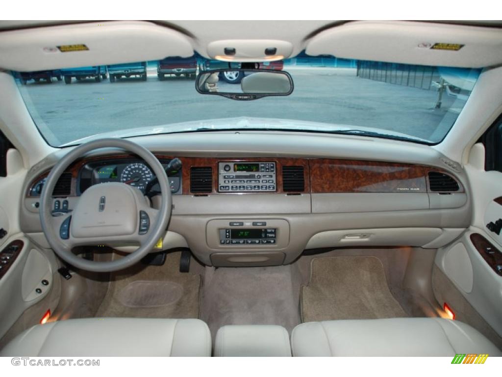 2002 Lincoln Town Car Executive interior Photo 47903138  GTCarLot 
