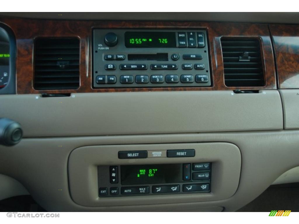 2002 Lincoln Town Car Executive Controls Photos