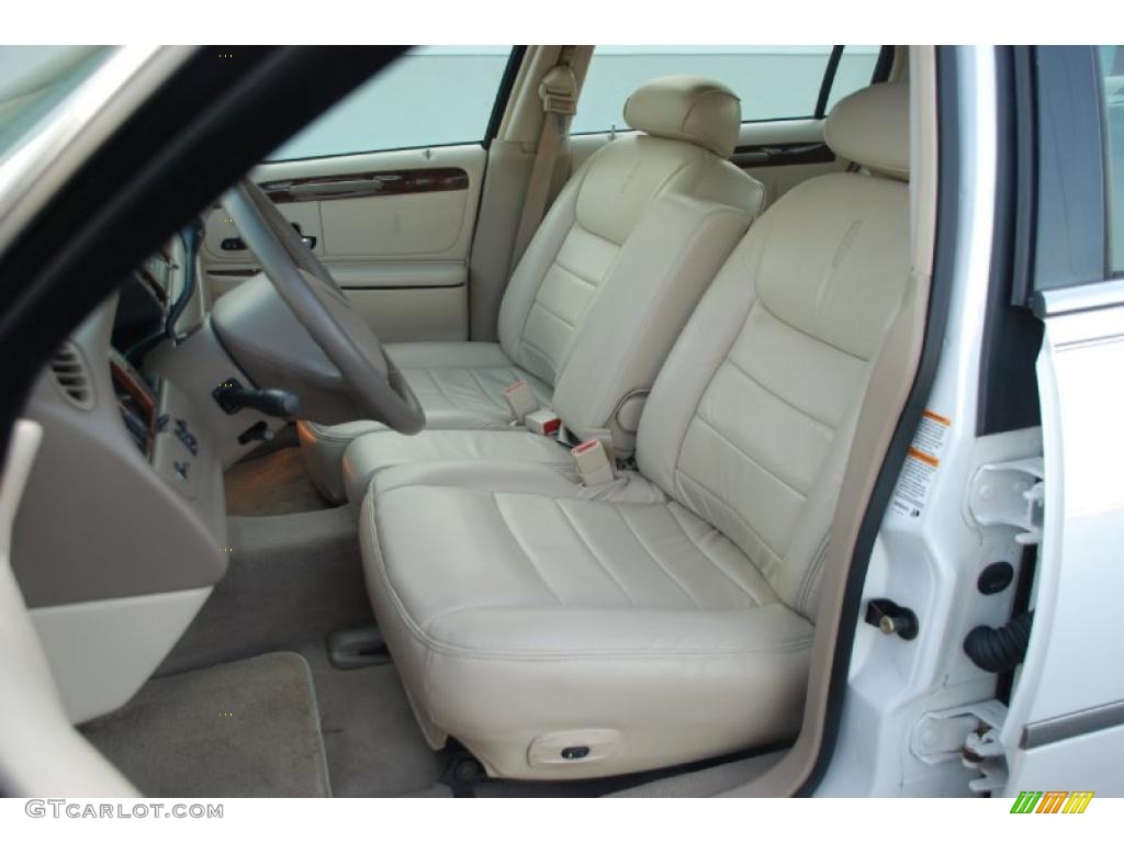Light Parchment Interior 2002 Lincoln Town Car Executive Photo #47903150
