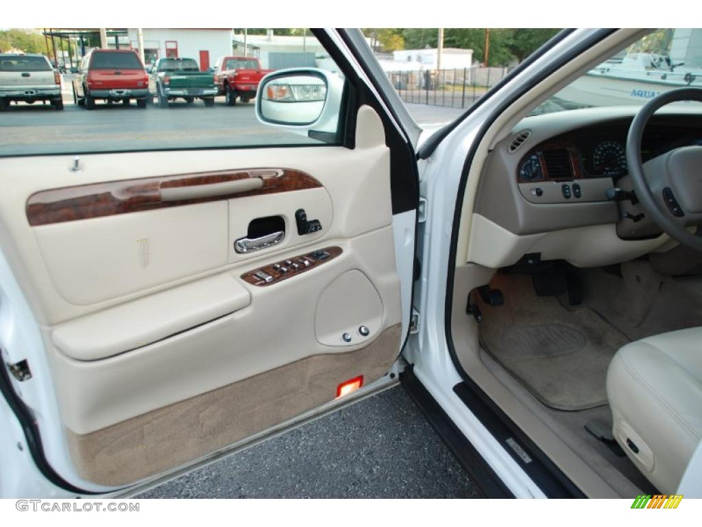 2002 Lincoln Town Car Executive Light Parchment Door Panel Photo #47903153