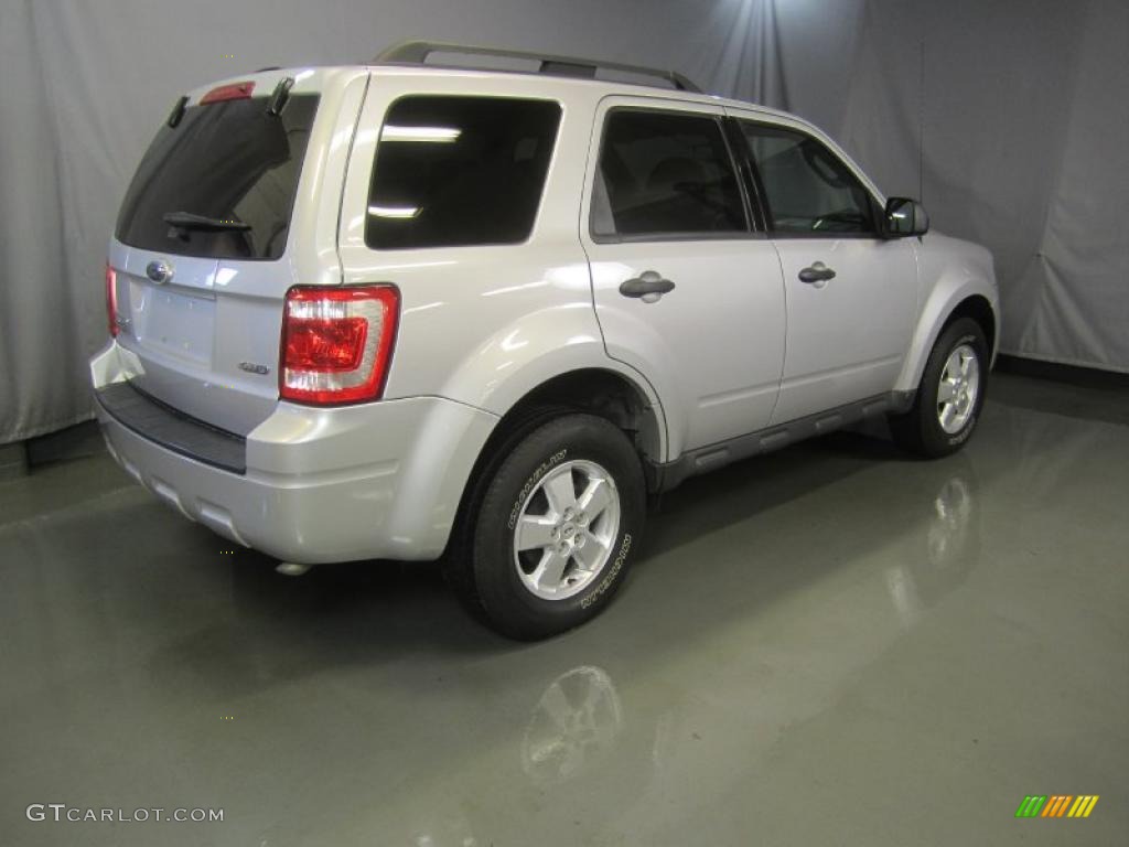 2009 Escape XLT V6 4WD - Brilliant Silver Metallic / Charcoal photo #12