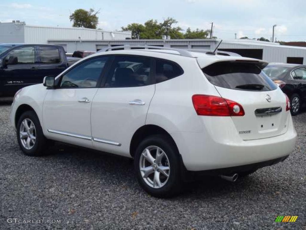 2011 Rogue SV - Pearl White / Black photo #2
