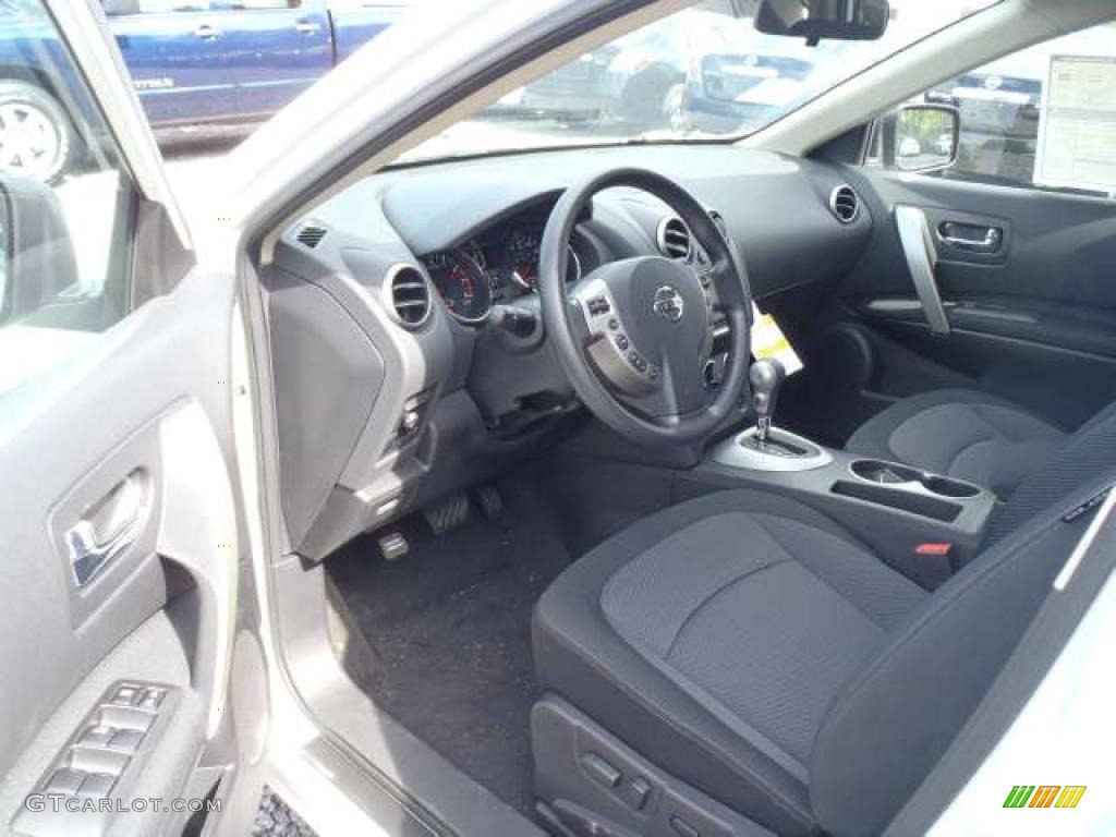 2011 Rogue SV - Pearl White / Black photo #5