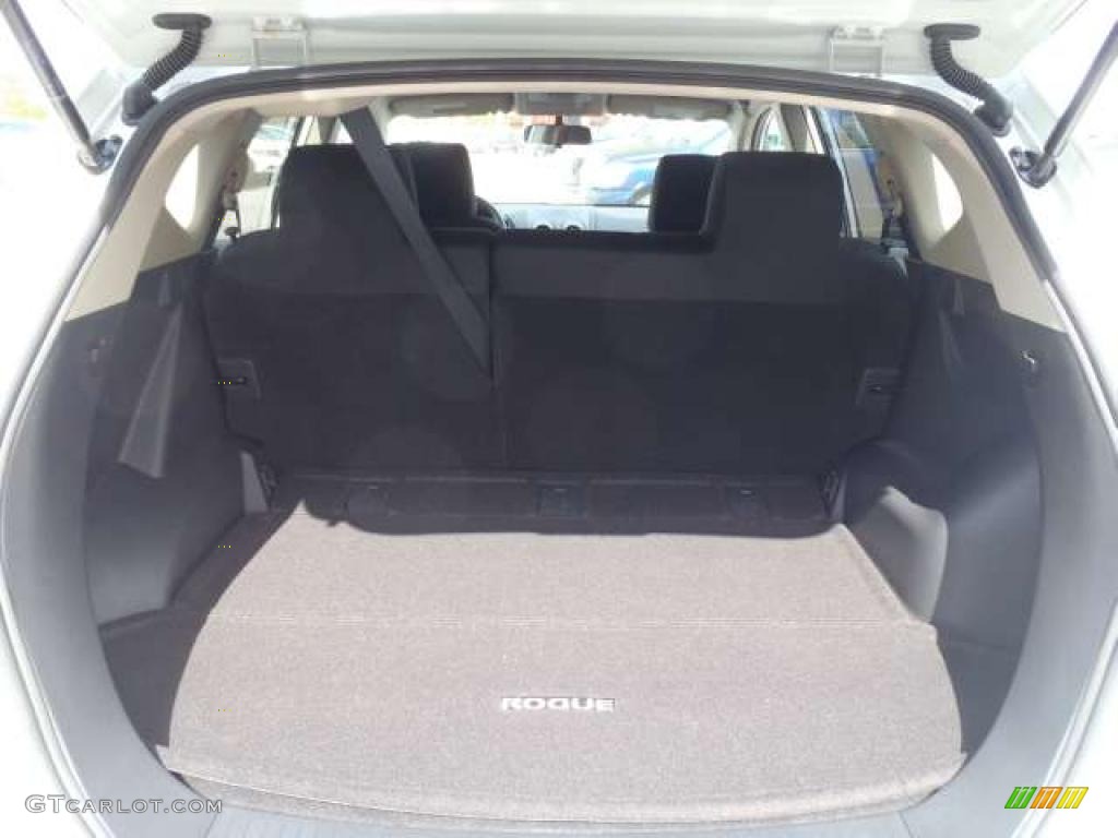2011 Rogue SV - Pearl White / Black photo #10