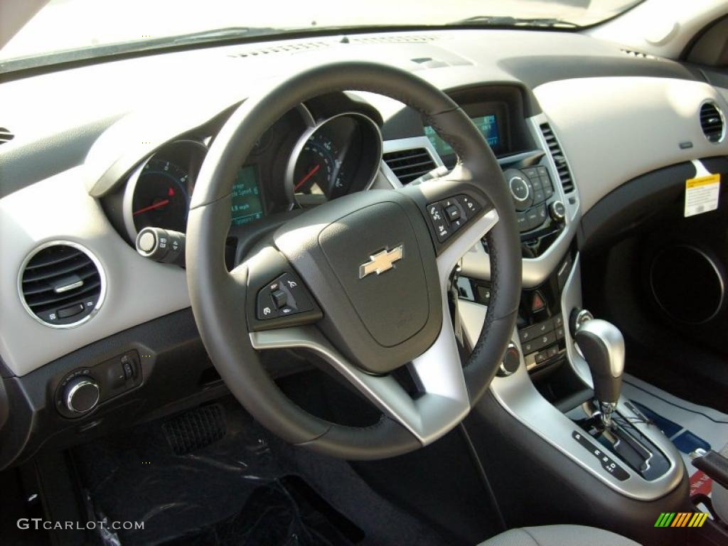 2011 Cruze LT - Imperial Blue Metallic / Medium Titanium photo #9