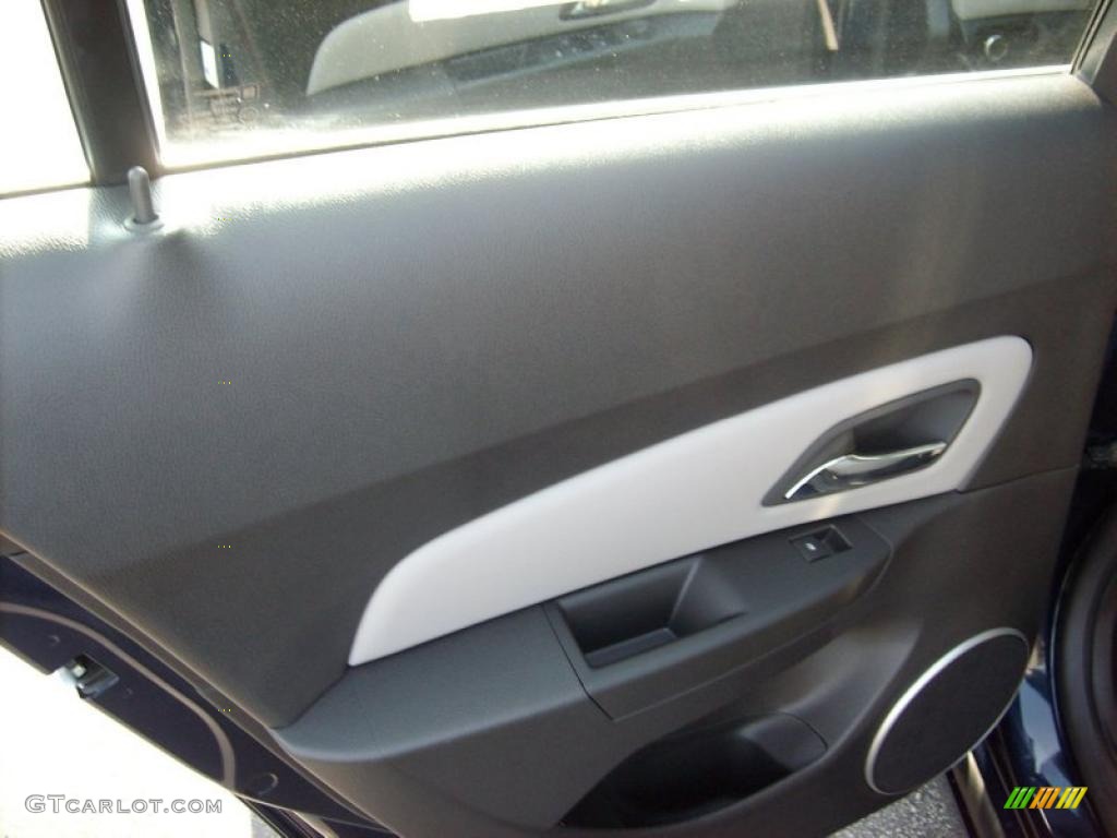 2011 Cruze LT - Imperial Blue Metallic / Medium Titanium photo #11