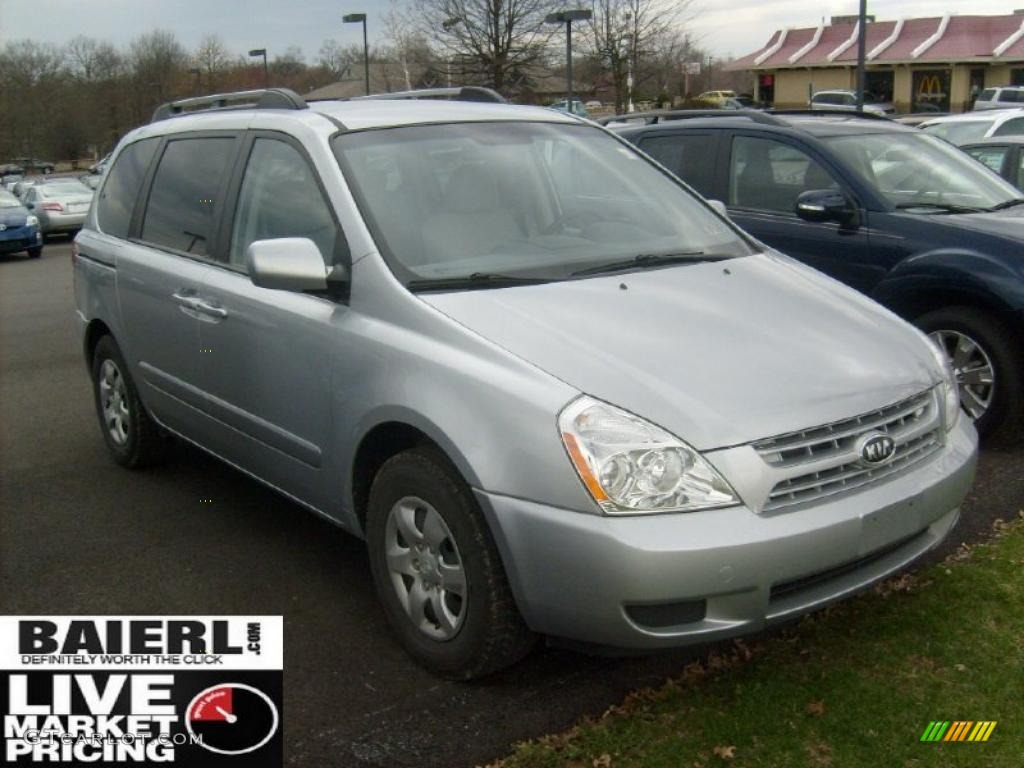 Silver Metallic Kia Sedona