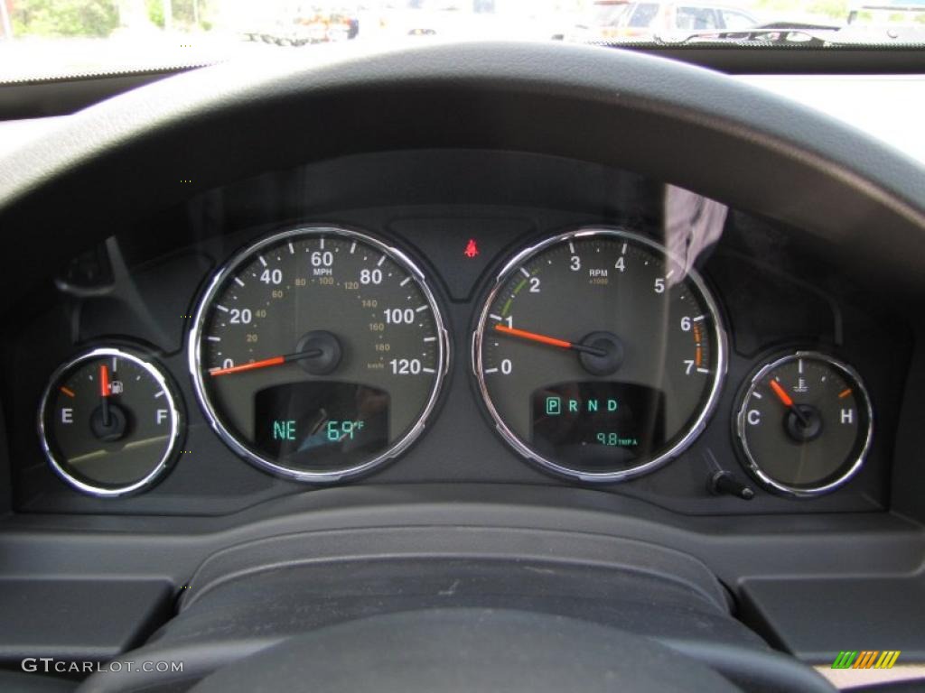 2011 Jeep Liberty Limited 70th Anniversary Gauges Photo #47922099