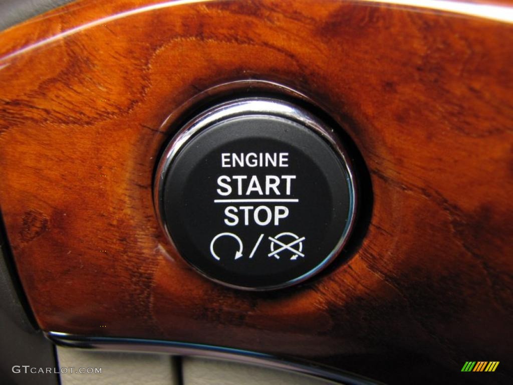 2011 Jeep Grand Cherokee Overland 4x4 Controls Photo #47922519