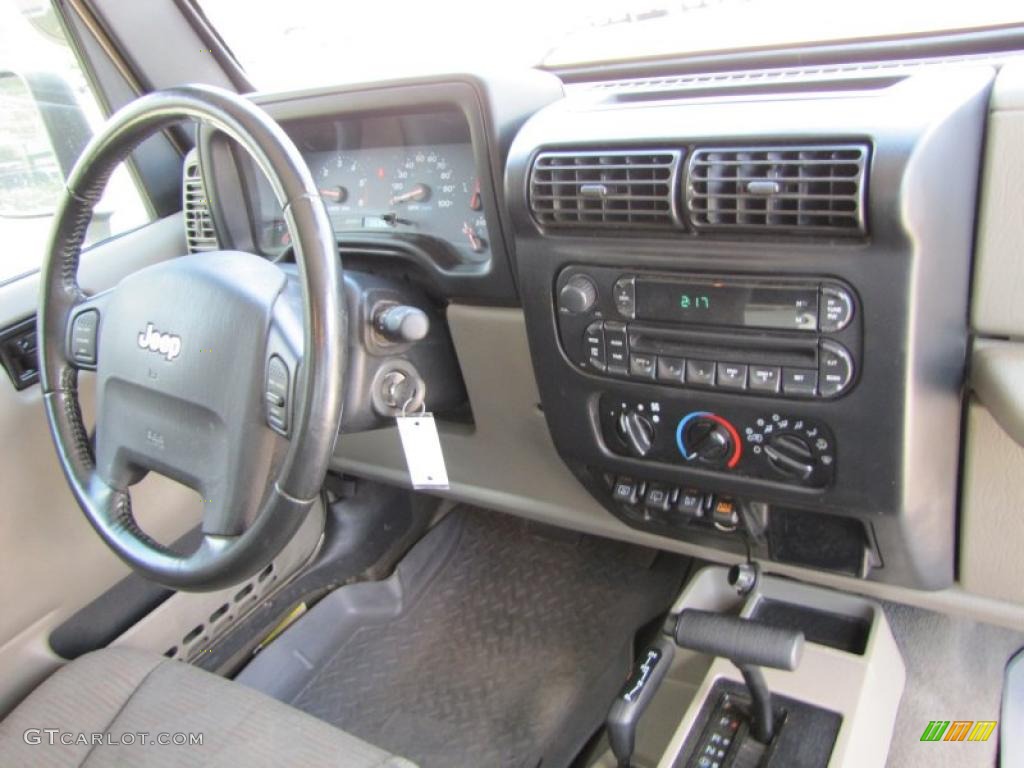 2005 Wrangler Rubicon 4x4 - Light Khaki Metallic / Khaki photo #16