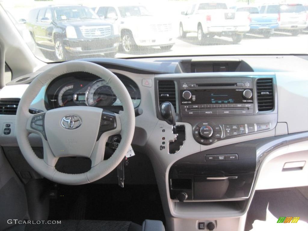 2011 Sienna SE - Silver Sky Metallic / Dark Charcoal photo #15