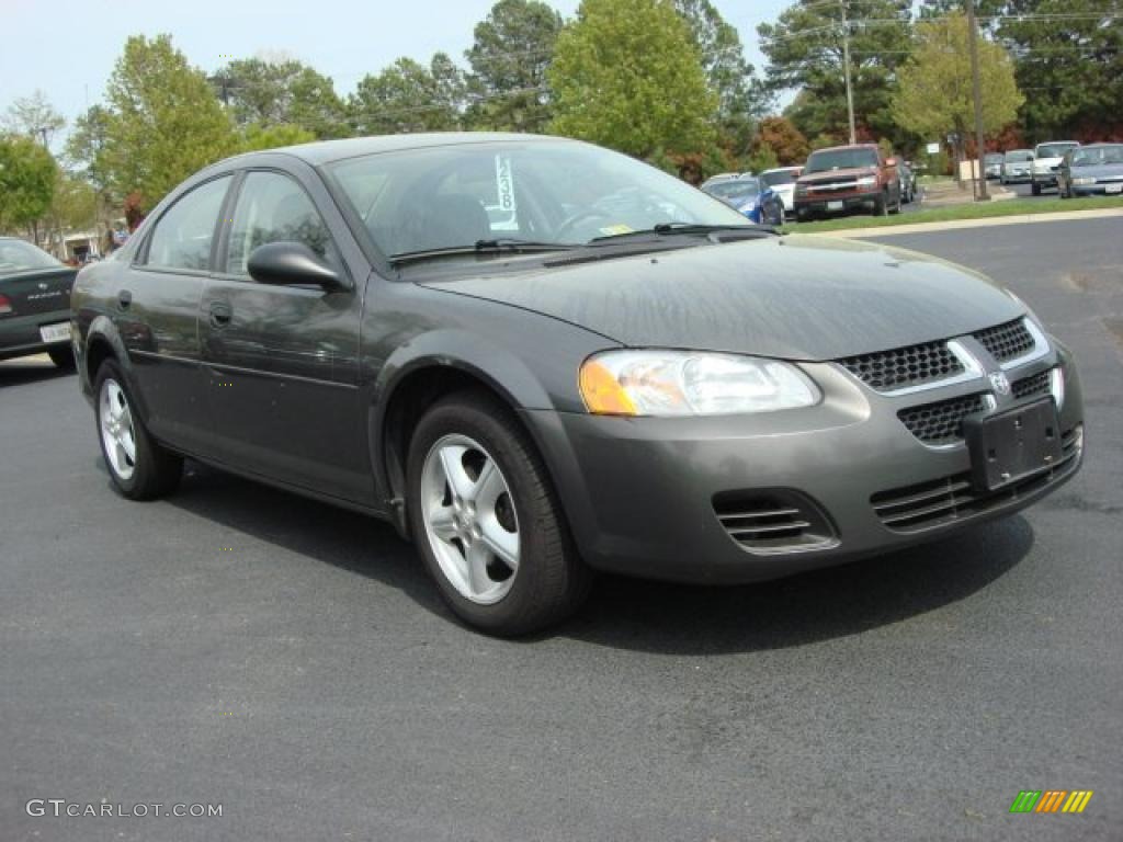 2004 Stratus SE Sedan - Dark Titanium Metallic / Dark Slate Gray photo #7