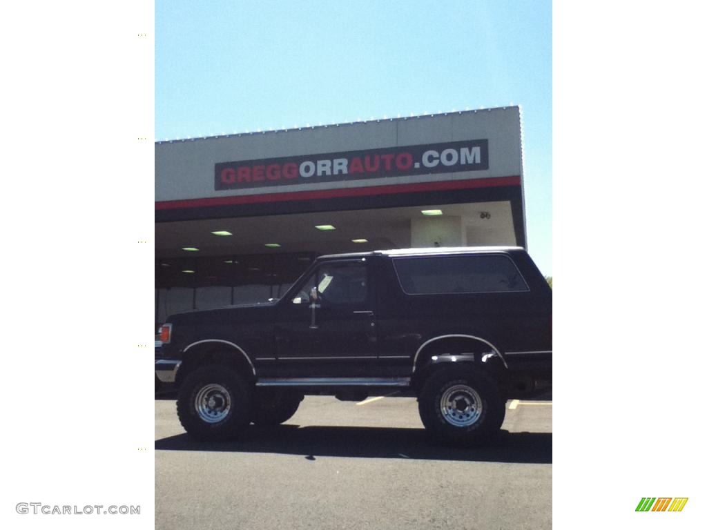1990 Bronco XLT 4x4 - Raven Black / Dark Charcoal photo #3