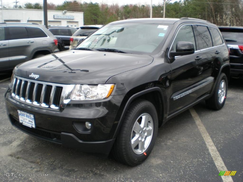 2011 Grand Cherokee Laredo X Package 4x4 - Brilliant Black Crystal Pearl / Black photo #1