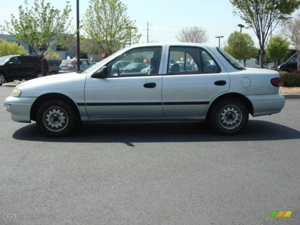 1997 Sephia Sedan - Silver / Gray photo #3
