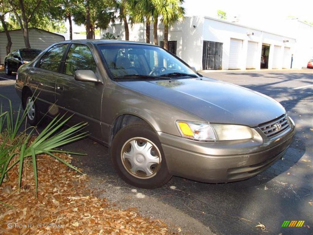 1999 Camry LE - Cashmere Beige Metallic / Oak photo #1