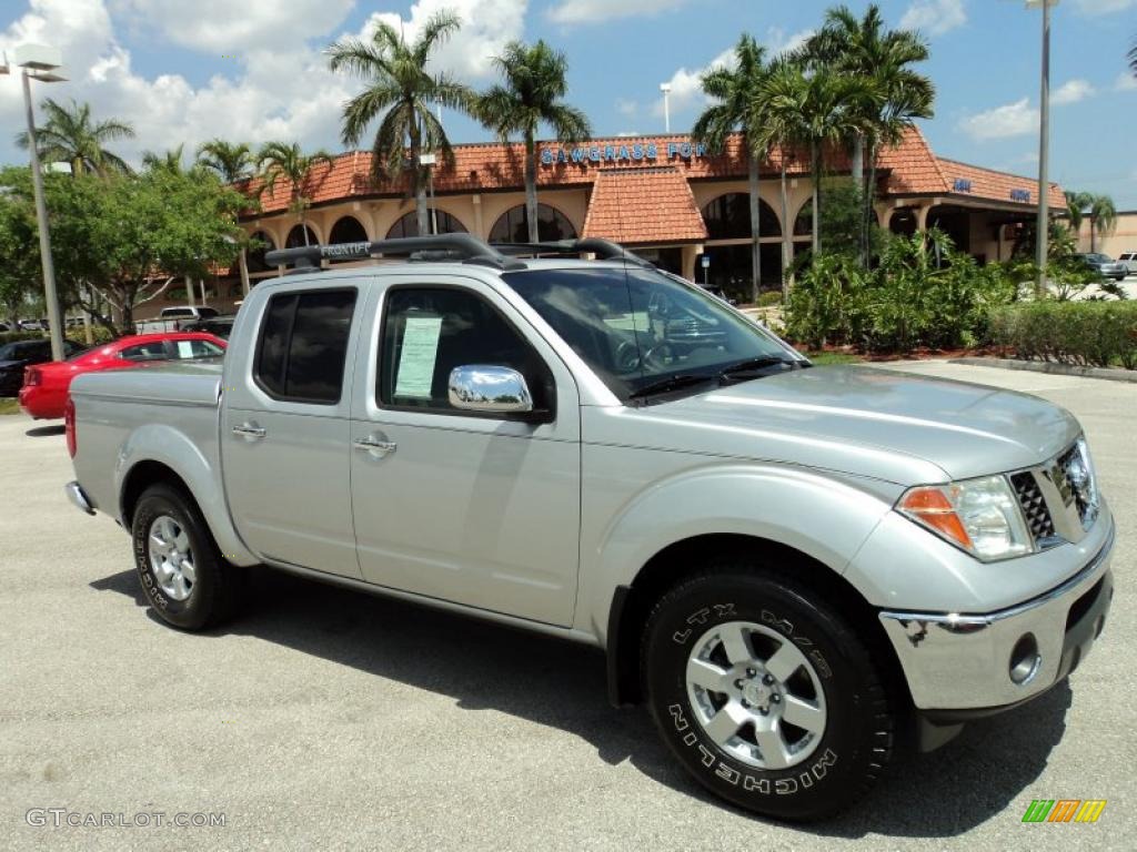 2005 Frontier SE Crew Cab - Radiant Silver Metallic / Graphite photo #1