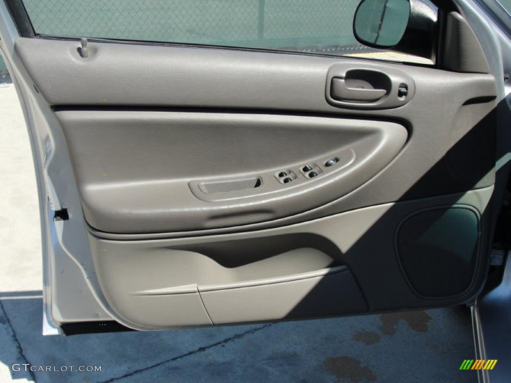 2004 Sebring LX Sedan - Bright Silver Metallic / Dark Slate Gray photo #41
