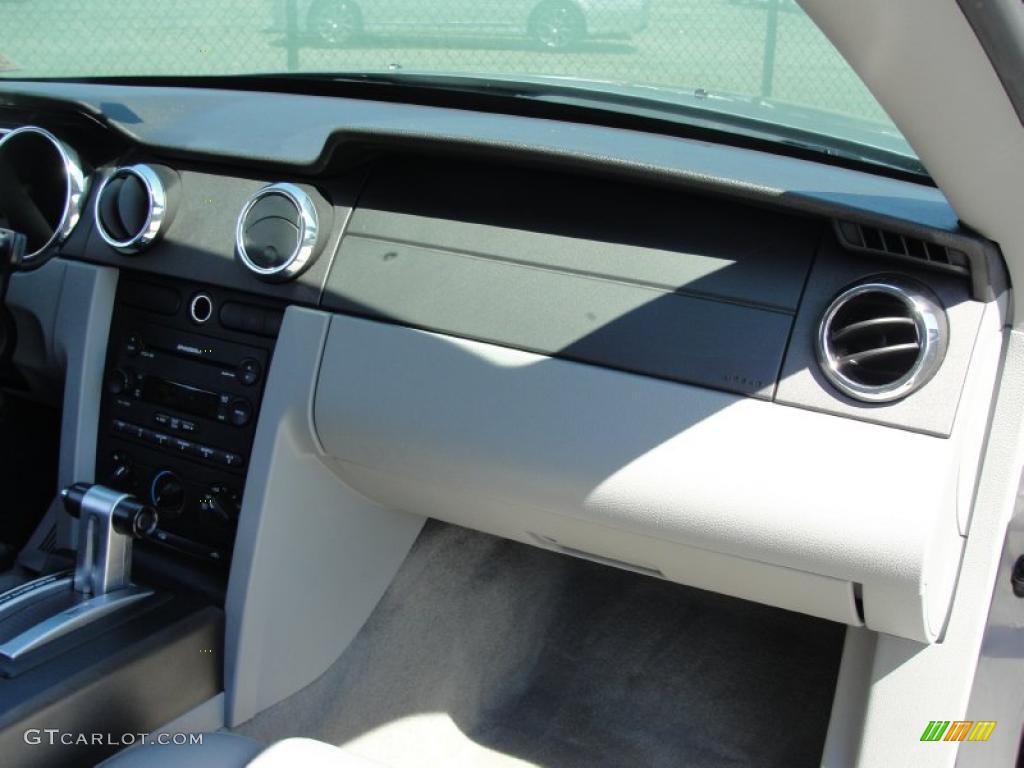 2007 Mustang V6 Deluxe Coupe - Tungsten Grey Metallic / Light Graphite photo #29
