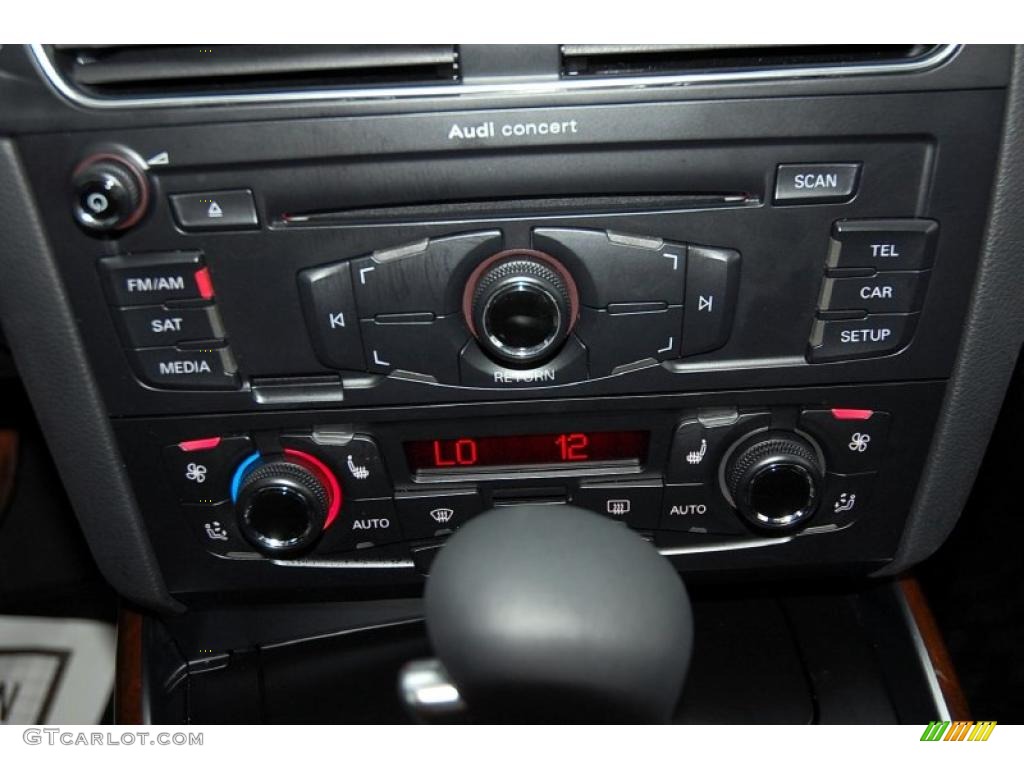 2010 Audi Q5 3.2 quattro Controls Photo #47935902