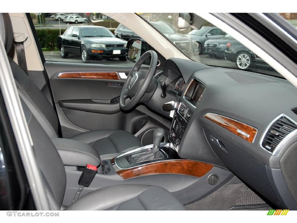 Black Interior 2010 Audi Q5 3.2 quattro Photo #47936010