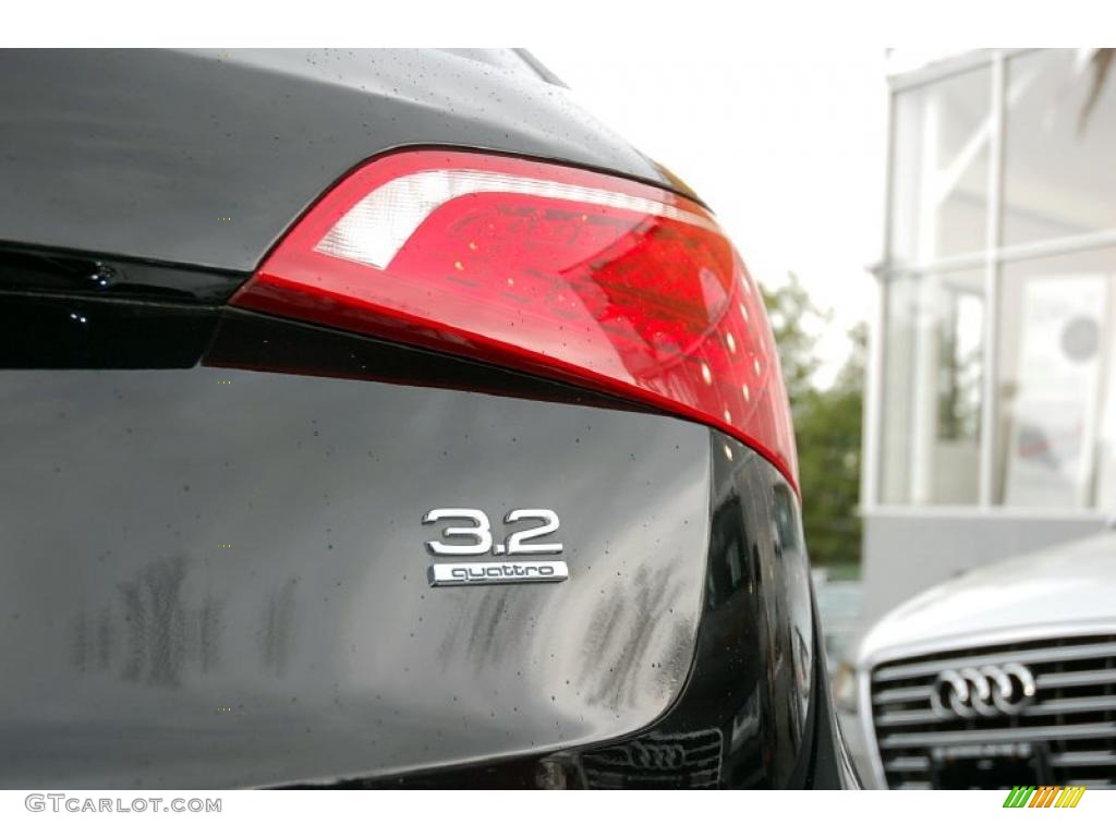 2010 Audi Q5 3.2 quattro Marks and Logos Photos