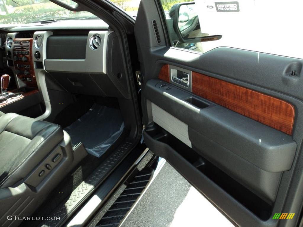2010 F150 Lariat SuperCab - Tuxedo Black / Black photo #19