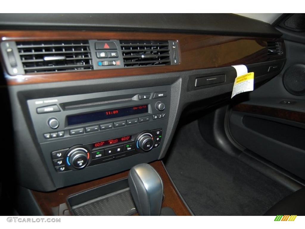 2011 BMW 3 Series 328i Sedan Controls Photo #47938590