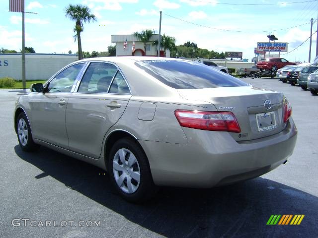 2007 Camry LE - Desert Sand Mica / Bisque photo #5