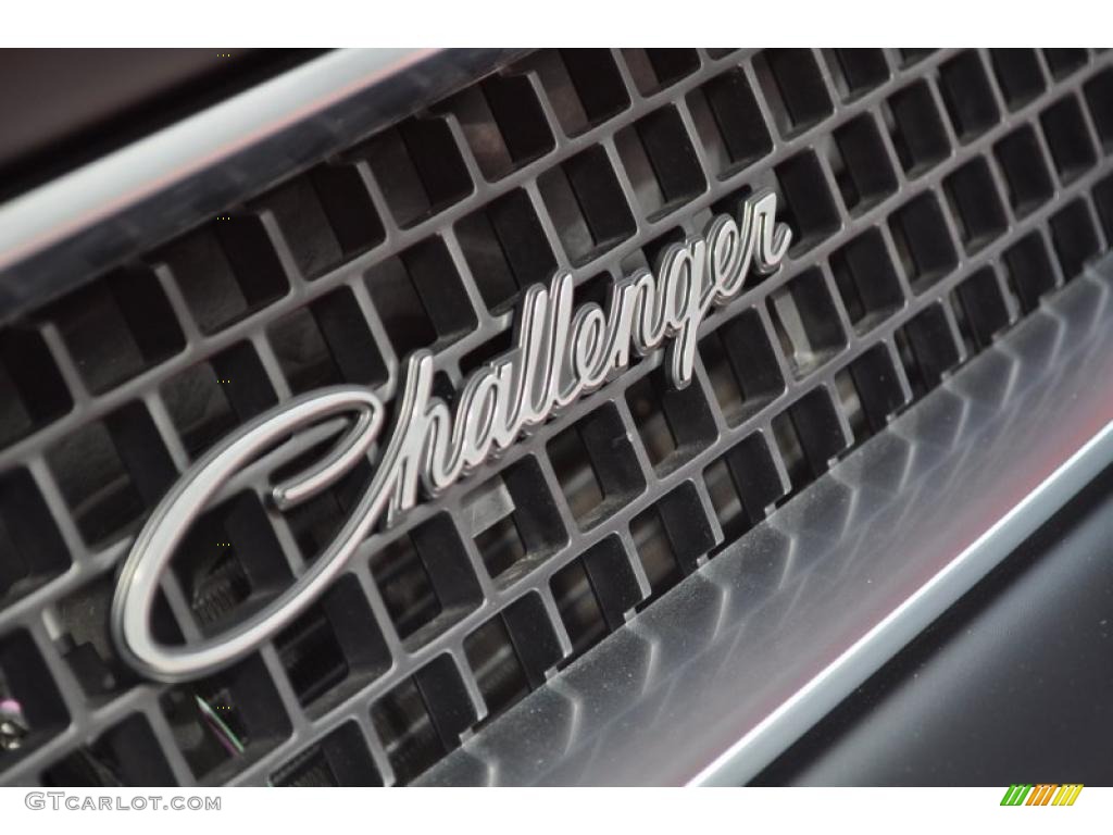 2009 Dodge Challenger SRT8 Marks and Logos Photo #47939295