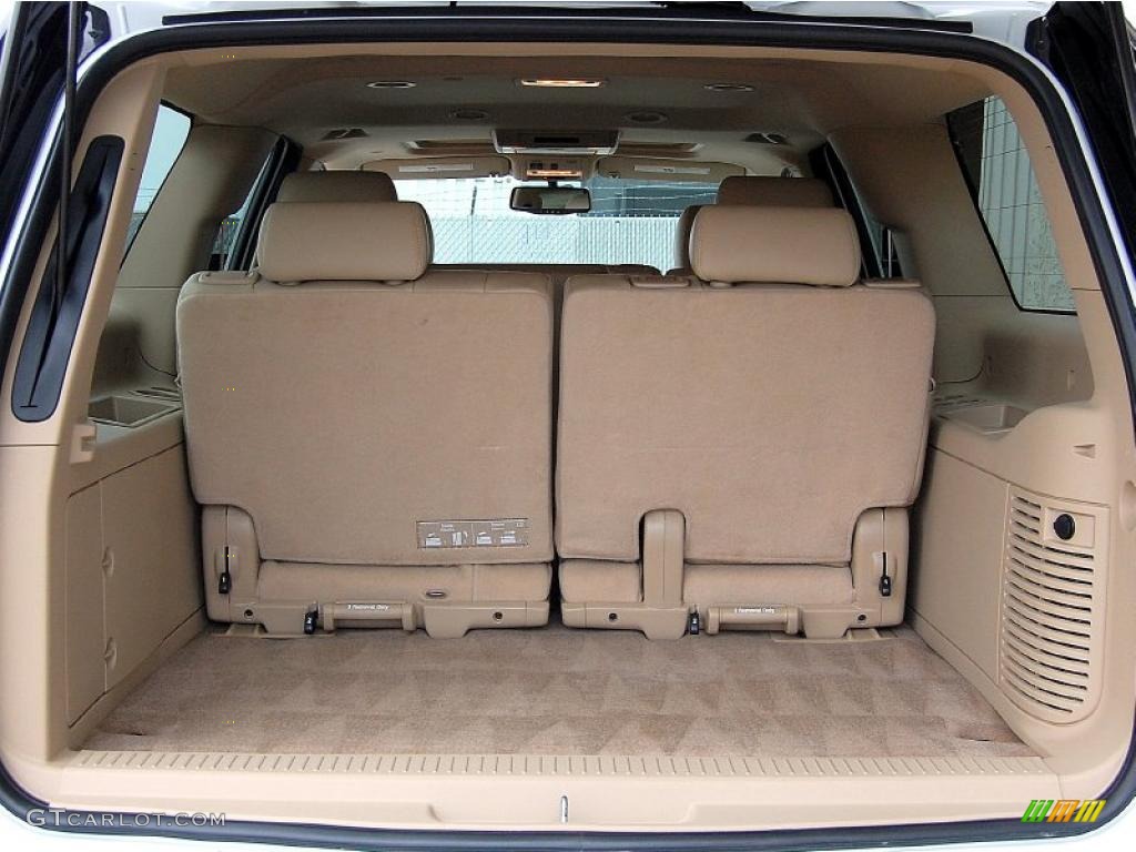 2011 GMC Yukon XL SLT 4x4 Trunk Photo #47940381