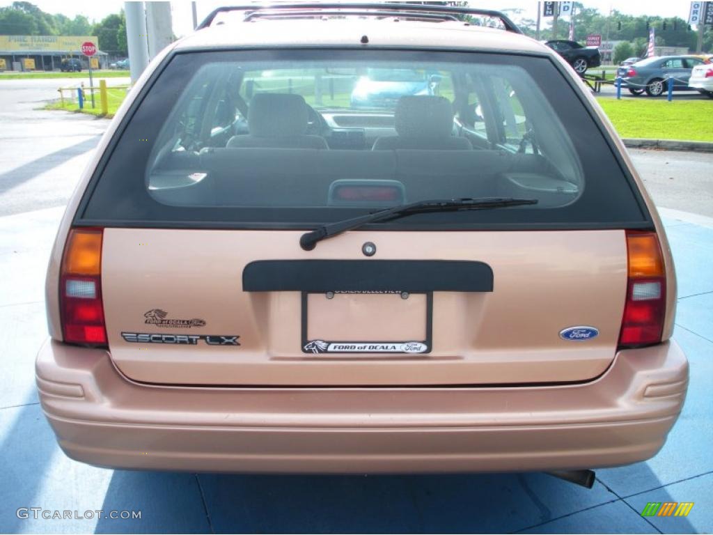 1994 Escort LX Wagon - Tucson Bronze Metallic / Tan photo #4