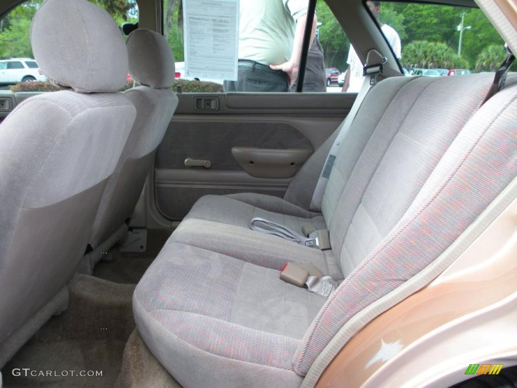 Tan Interior 1994 Ford Escort LX Wagon Photo #47941581