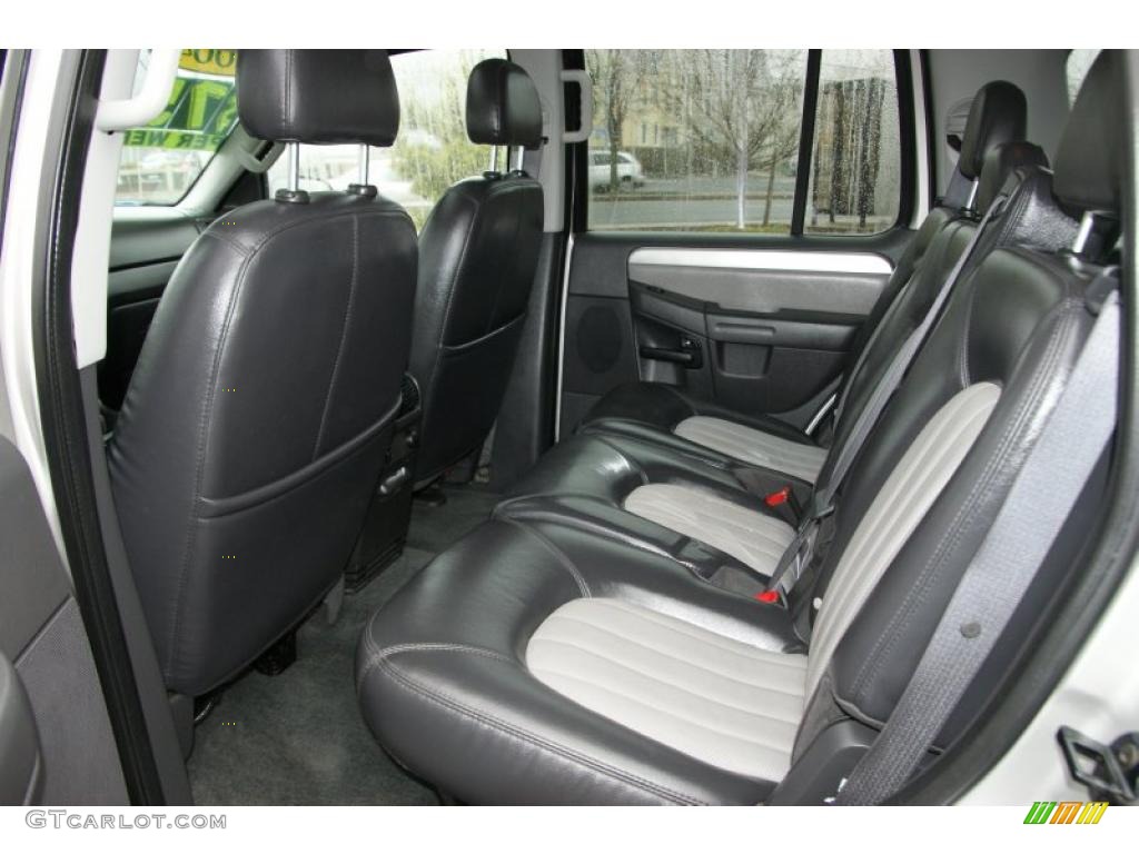 Midnight Grey Interior 2004 Mercury Mountaineer V8 AWD Photo #47943552