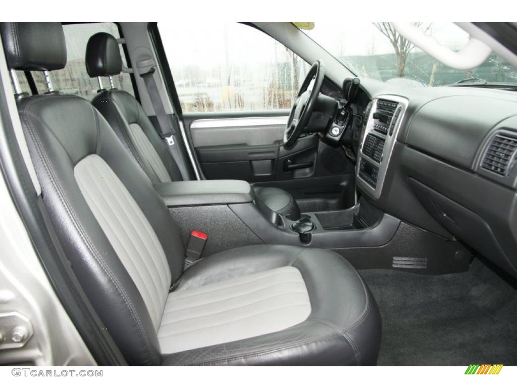 Midnight Grey Interior 2004 Mercury Mountaineer V8 AWD Photo #47943594