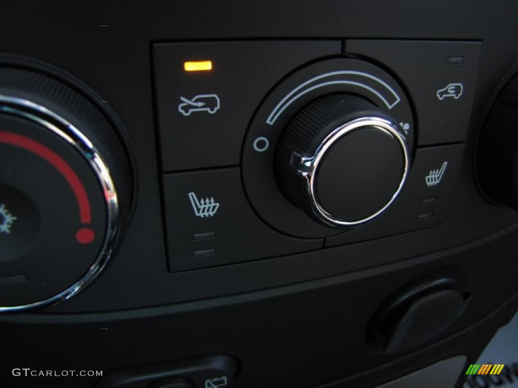 2011 Chevrolet HHR LT Controls Photo #47945769
