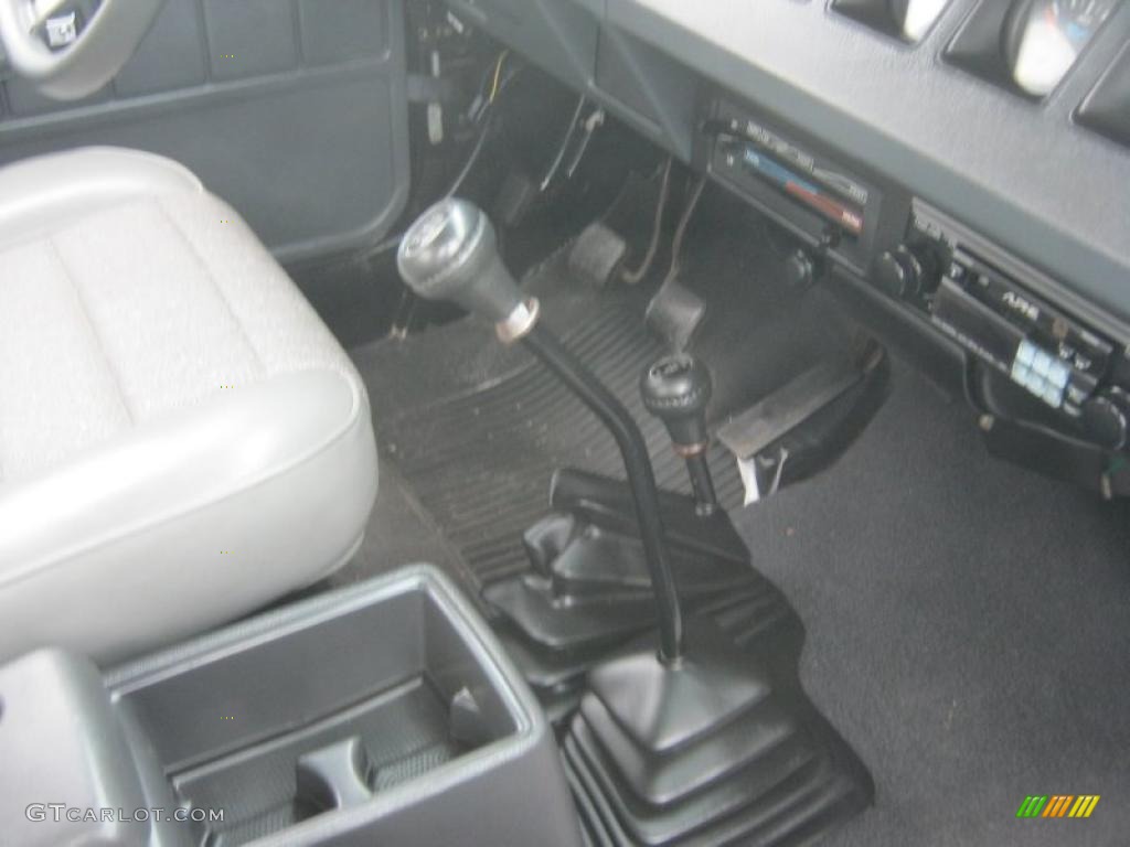 1995 Jeep Wrangler S 4x4 3 Speed Automatic Transmission Photo #47947908