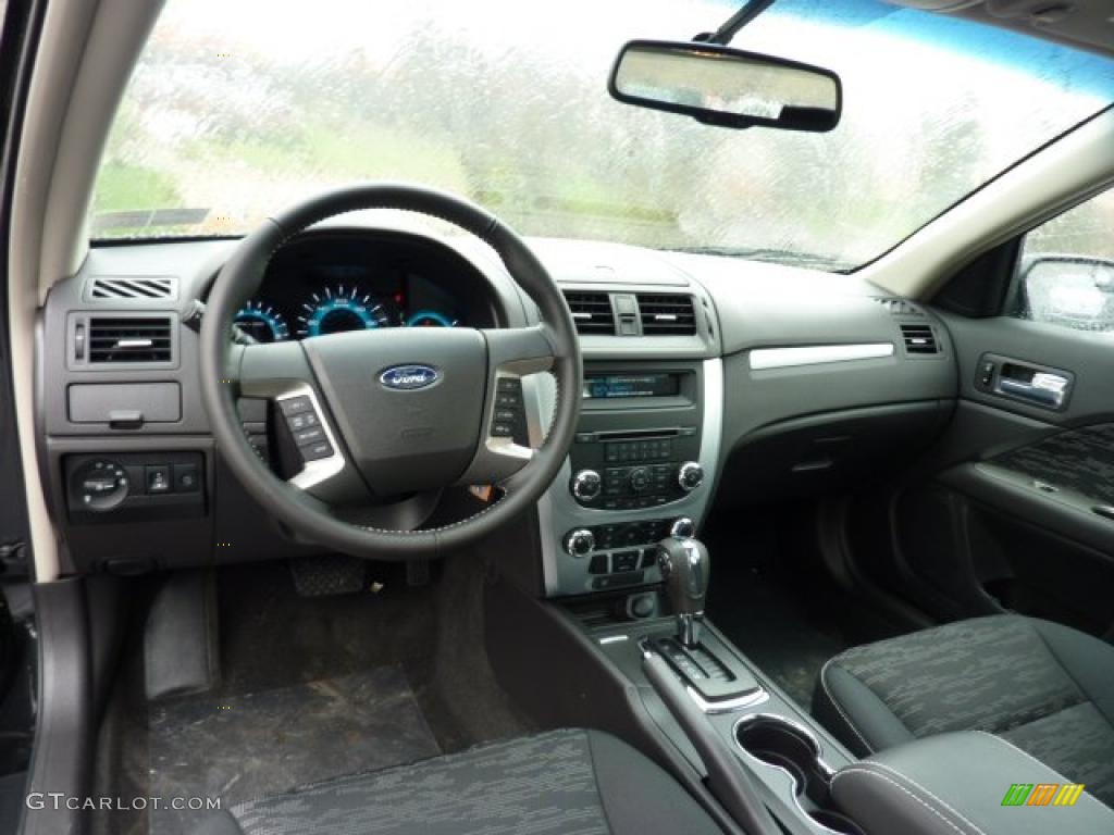 2011 Fusion SE - Tuxedo Black Metallic / Charcoal Black photo #10