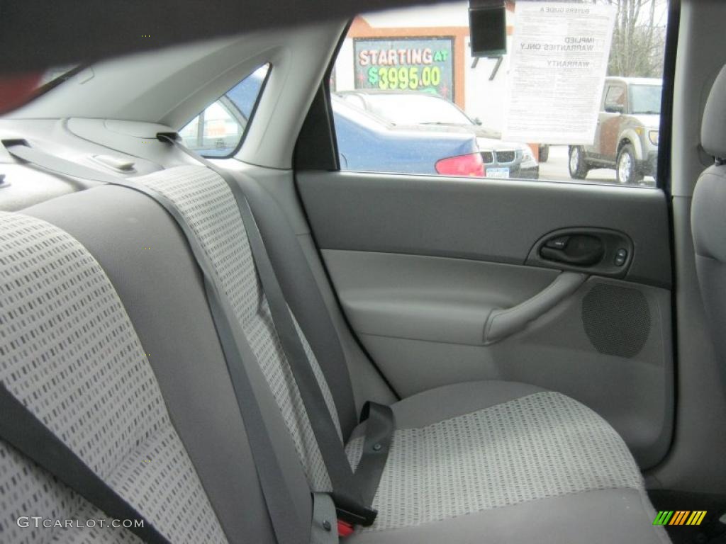 2005 Focus ZX4 SES Sedan - French Blue Metallic / Dark Flint/Light Flint photo #8