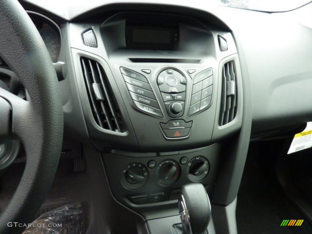 2012 Ford Focus S Sedan Controls Photo #47948652