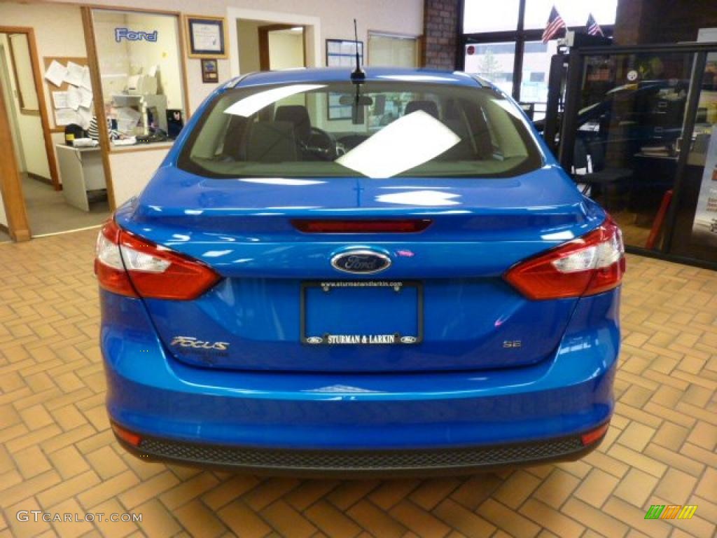 2012 Focus SE Sedan - Blue Candy Metallic / Charcoal Black photo #3