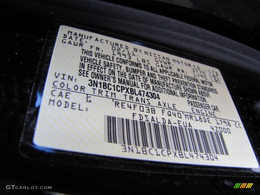 2011 Versa 1.8 S Hatchback - Super Black / Charcoal photo #15