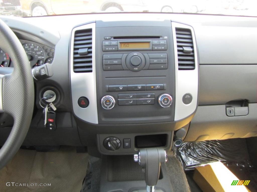 2011 Nissan Xterra S 4x4 Controls Photo #47949075