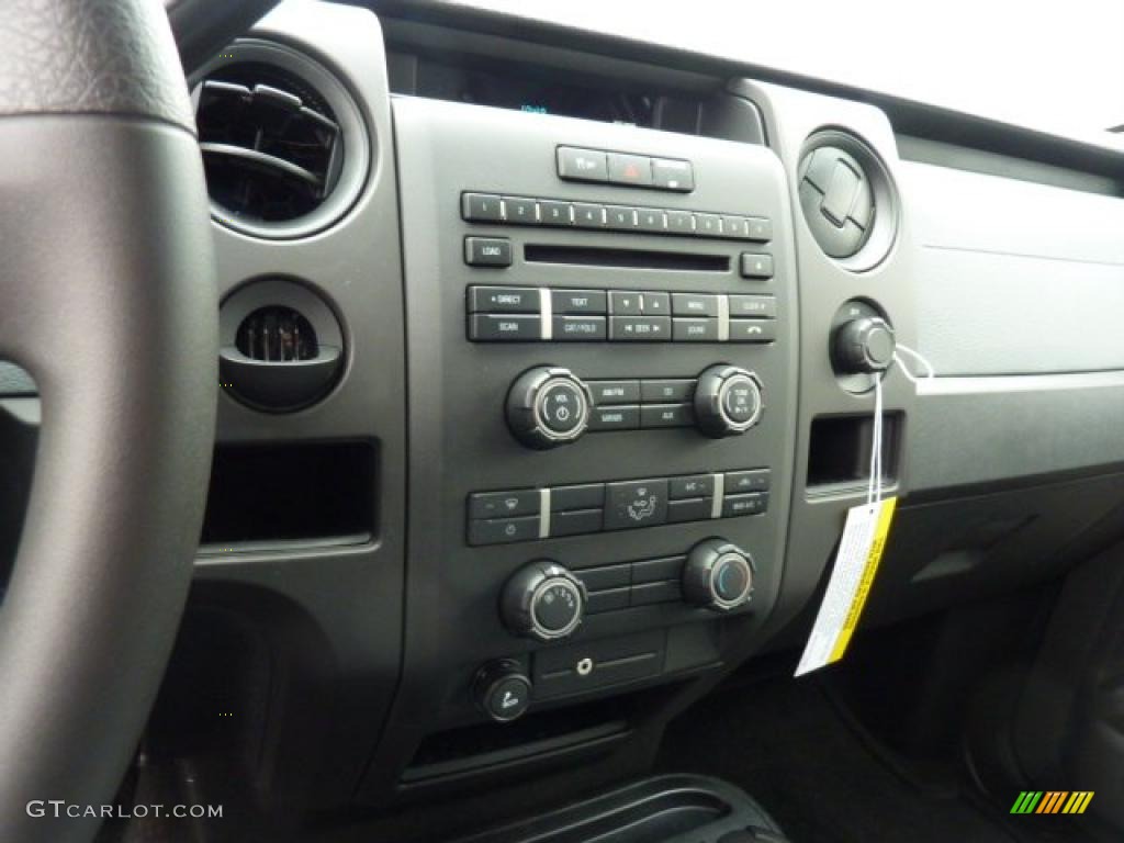 2011 Ford F150 STX SuperCab 4x4 Controls Photo #47950449