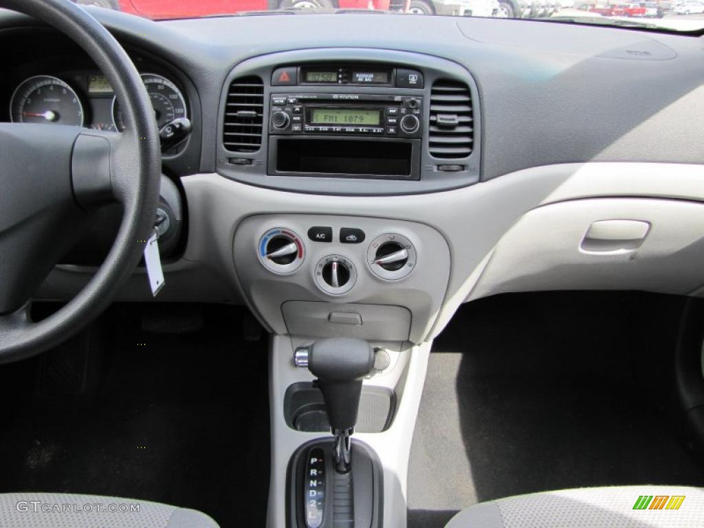 2009 Accent GLS 4 Door - Charcoal Gray / Gray photo #15