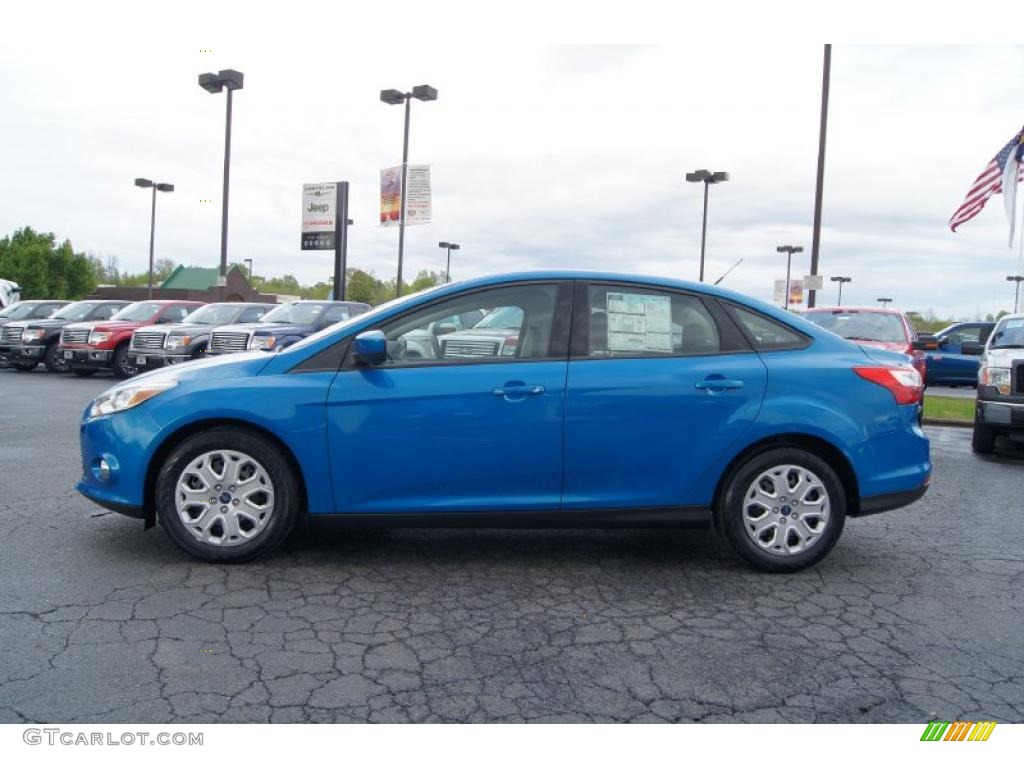 2012 Focus SE Sedan - Blue Candy Metallic / Charcoal Black photo #5