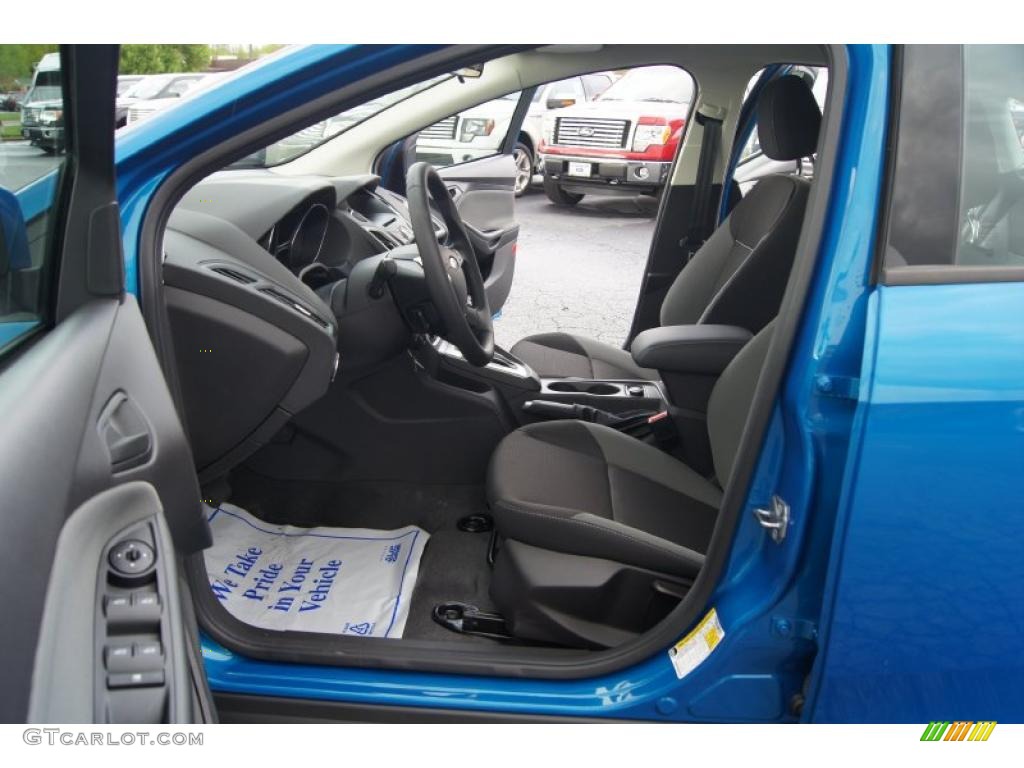 2012 Focus SE Sedan - Blue Candy Metallic / Charcoal Black photo #8