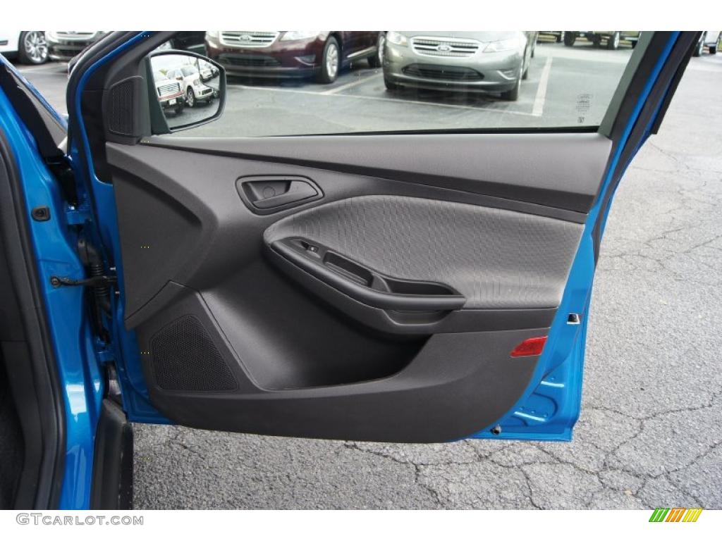 2012 Ford Focus SE Sedan Charcoal Black Door Panel Photo #47956086