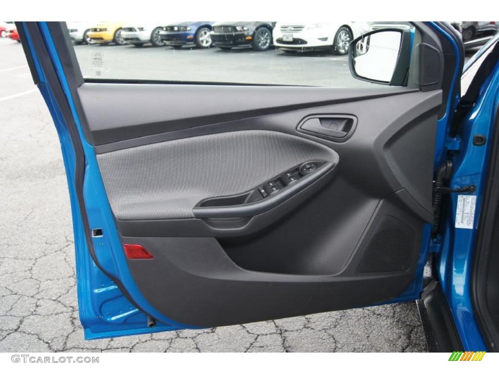 2012 Ford Focus SE Sedan Charcoal Black Door Panel Photo #47956136