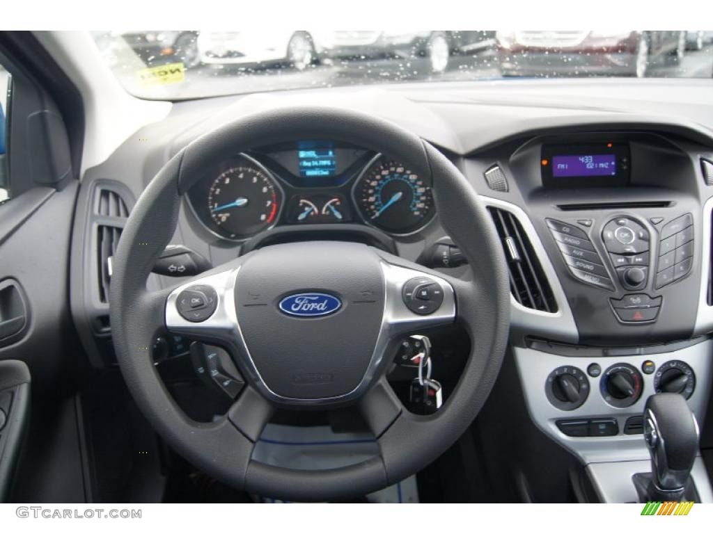 2012 Ford Focus SE Sedan Charcoal Black Steering Wheel Photo #47956206